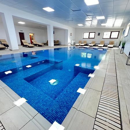 Hotel Class Brezoi Ngoại thất bức ảnh