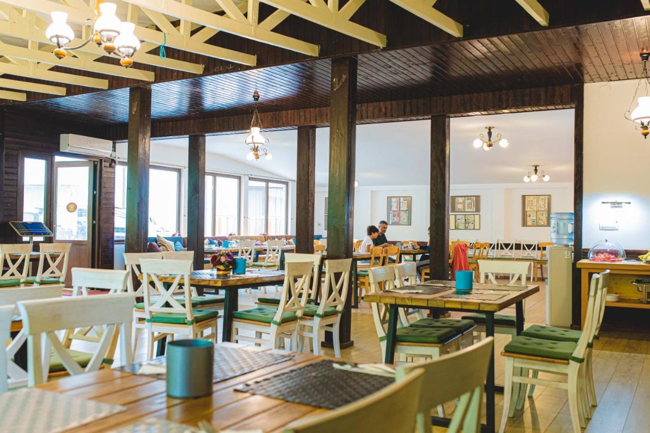 Hotel Class Brezoi Ngoại thất bức ảnh