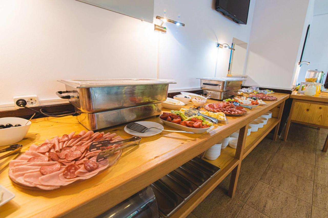 Hotel Class Brezoi Ngoại thất bức ảnh