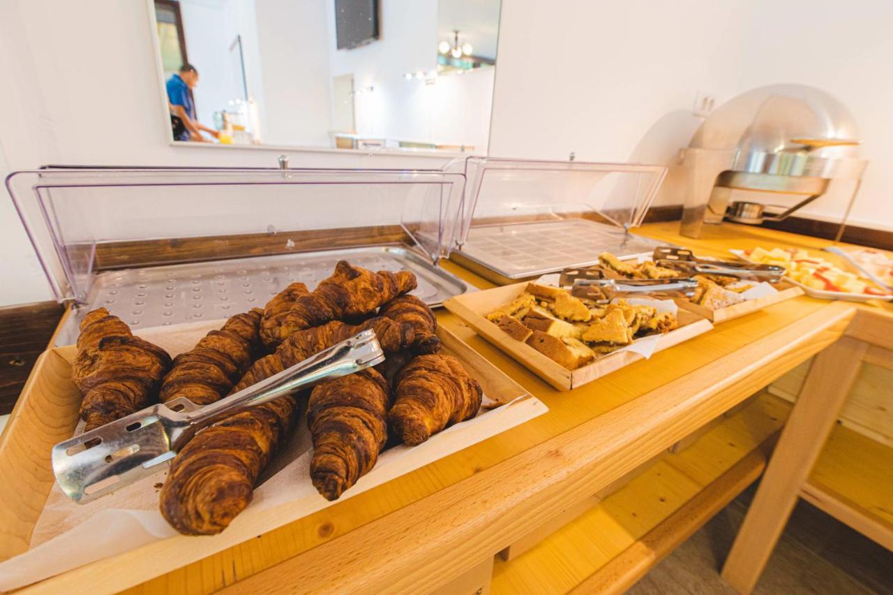 Hotel Class Brezoi Ngoại thất bức ảnh