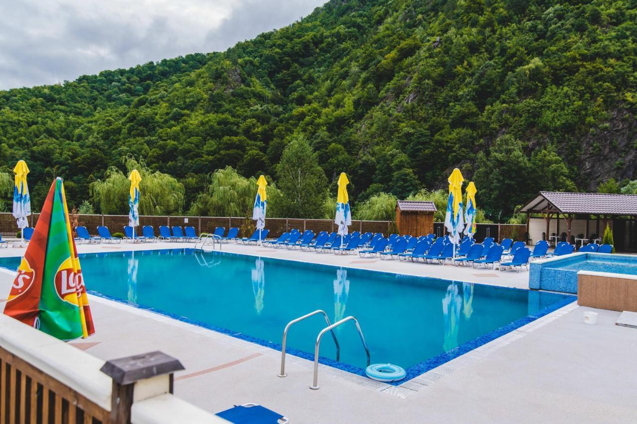 Hotel Class Brezoi Ngoại thất bức ảnh
