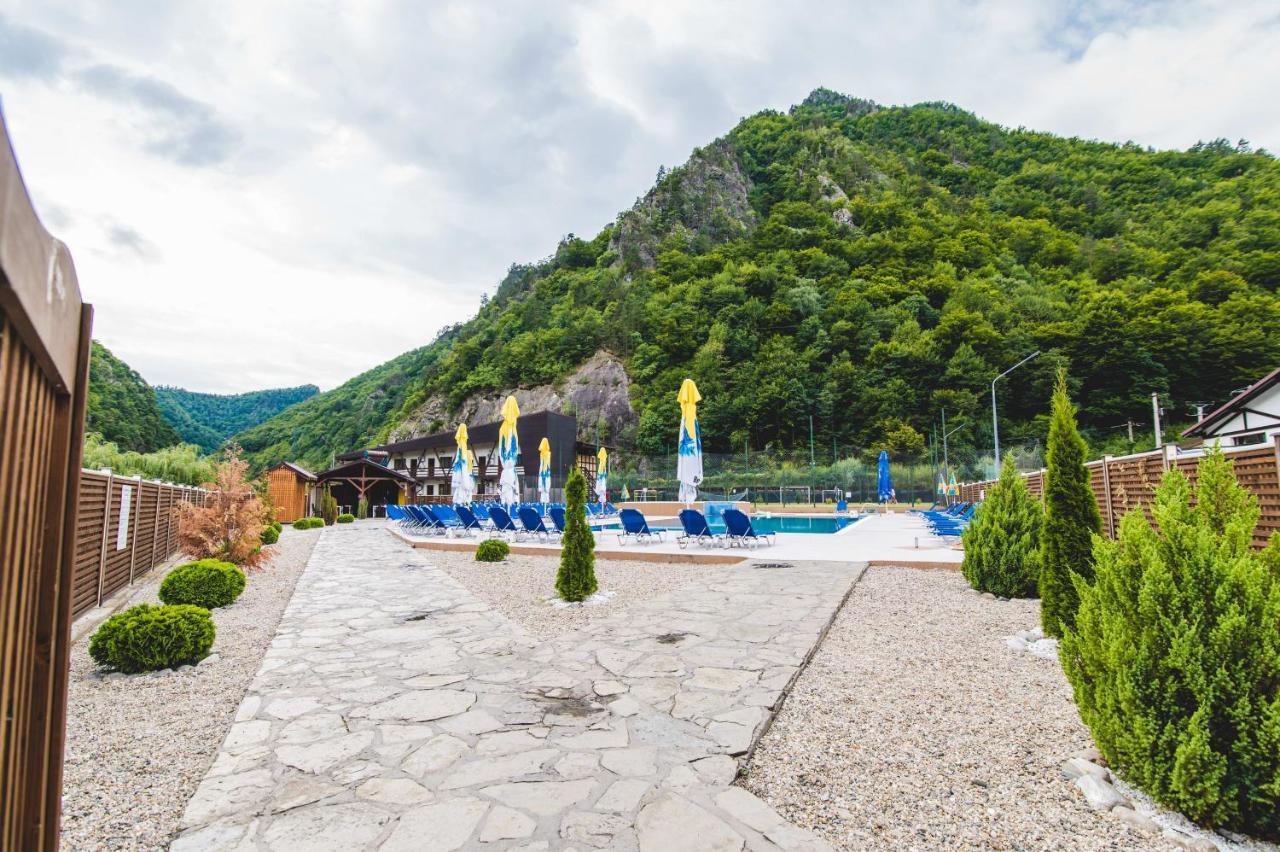 Hotel Class Brezoi Ngoại thất bức ảnh