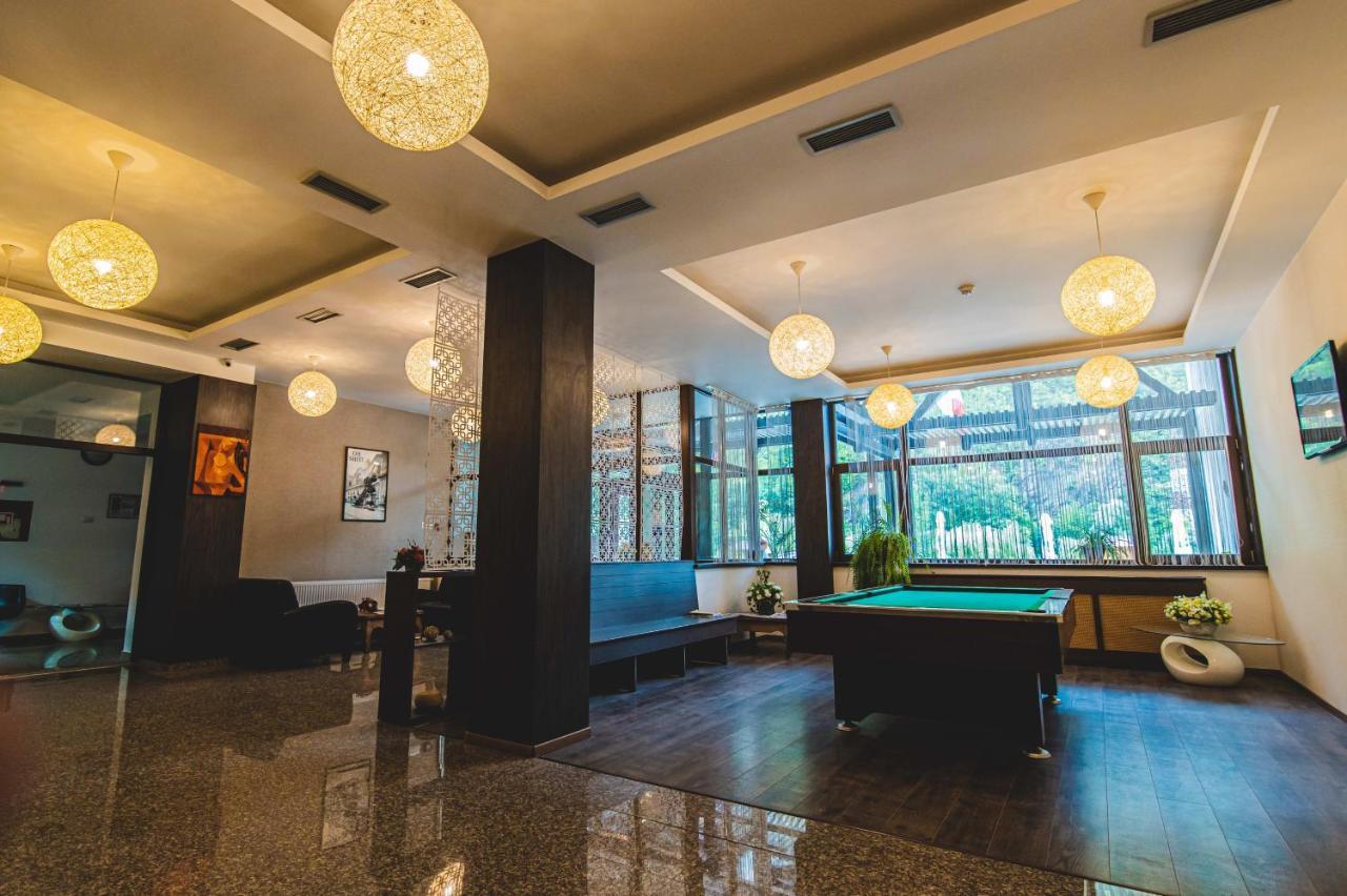 Hotel Class Brezoi Ngoại thất bức ảnh
