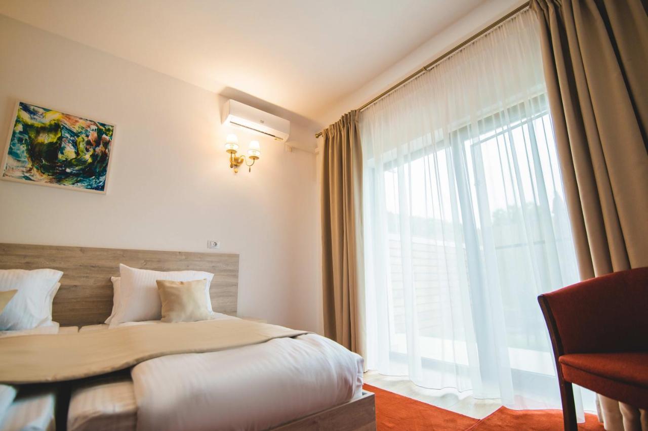 Hotel Class Brezoi Ngoại thất bức ảnh