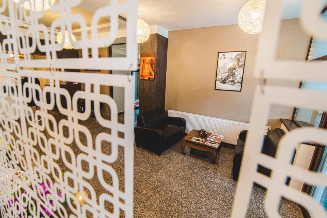 Hotel Class Brezoi Ngoại thất bức ảnh