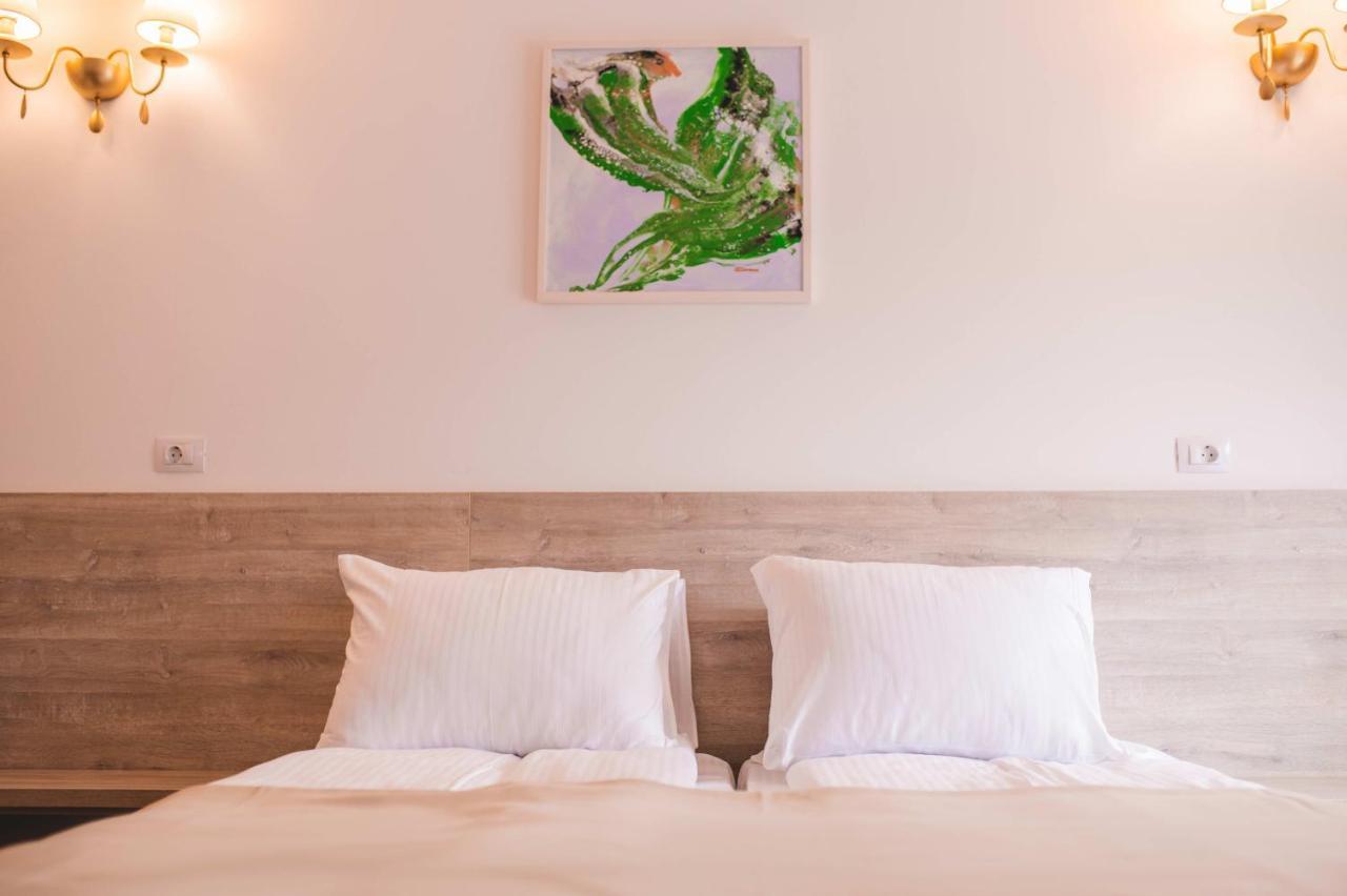 Hotel Class Brezoi Ngoại thất bức ảnh