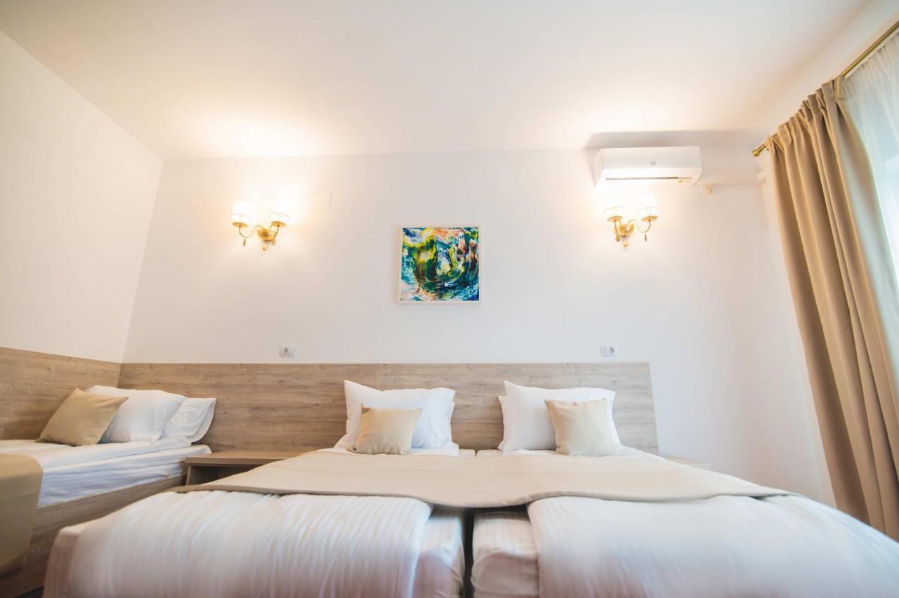 Hotel Class Brezoi Ngoại thất bức ảnh