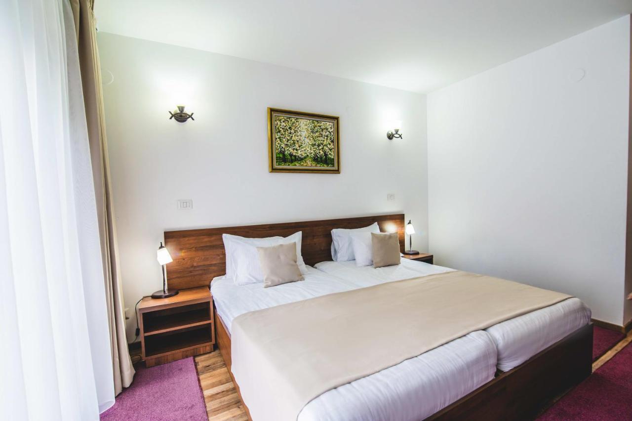 Hotel Class Brezoi Ngoại thất bức ảnh
