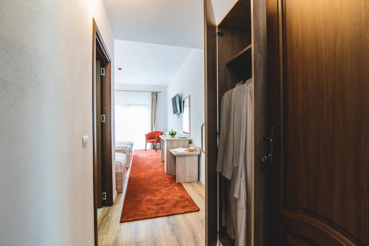 Hotel Class Brezoi Ngoại thất bức ảnh