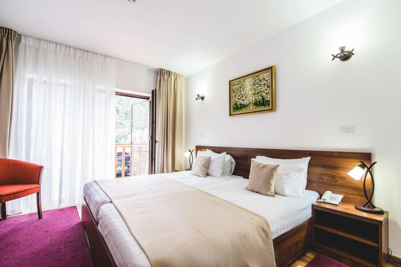Hotel Class Brezoi Ngoại thất bức ảnh