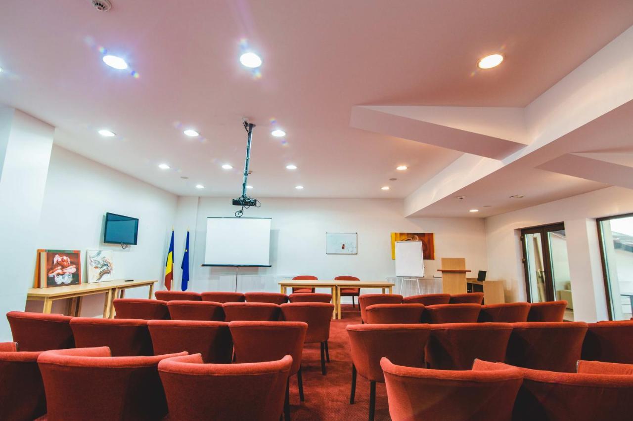 Hotel Class Brezoi Ngoại thất bức ảnh