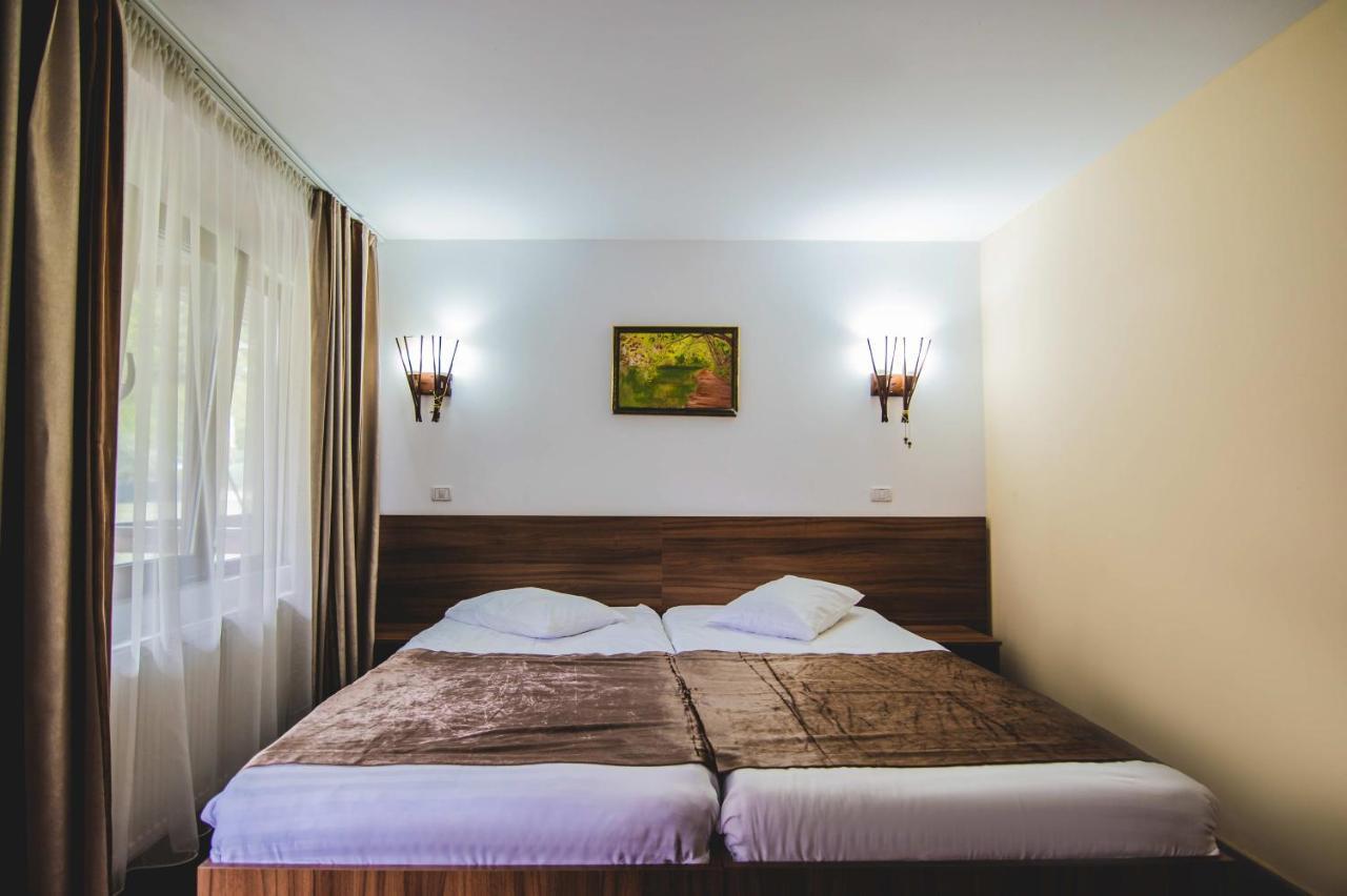 Hotel Class Brezoi Ngoại thất bức ảnh