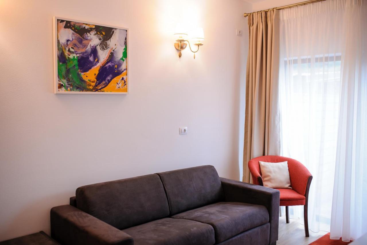 Hotel Class Brezoi Ngoại thất bức ảnh