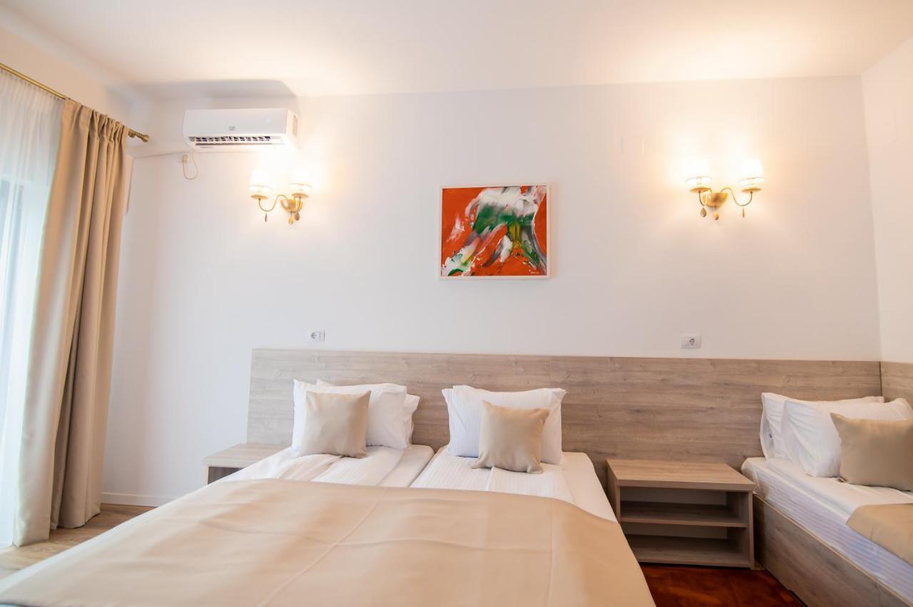 Hotel Class Brezoi Ngoại thất bức ảnh