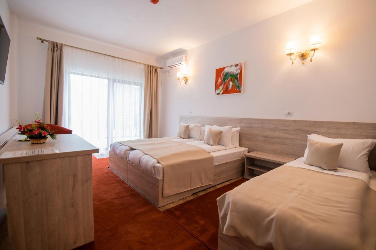 Hotel Class Brezoi Ngoại thất bức ảnh