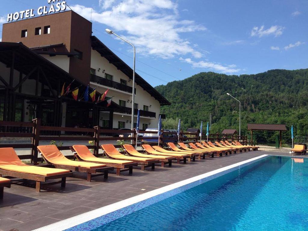 Hotel Class Brezoi Ngoại thất bức ảnh